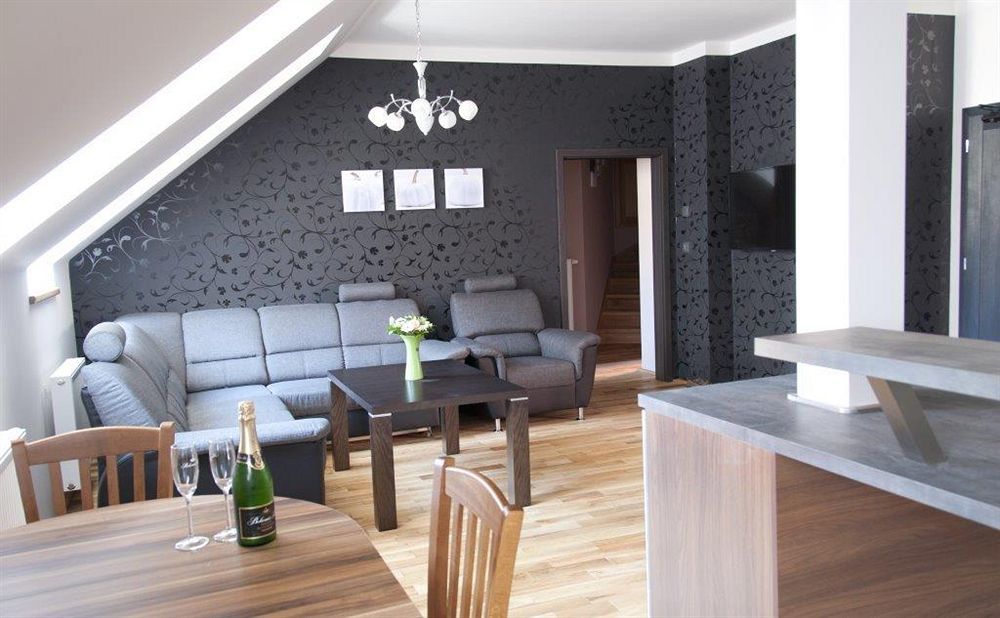 Apartmany Becherplatz Κάρλοβι Βάρι Εξωτερικό φωτογραφία